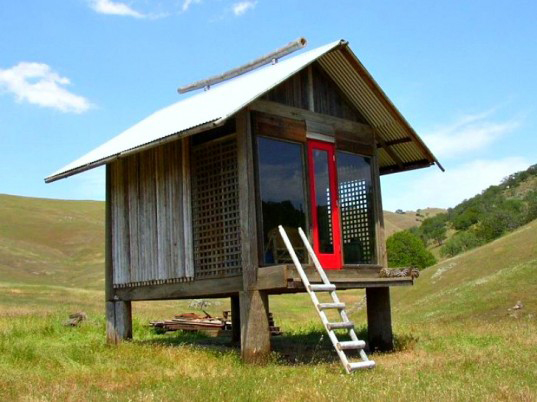 Shinto-Inspired Sleeping Cabin